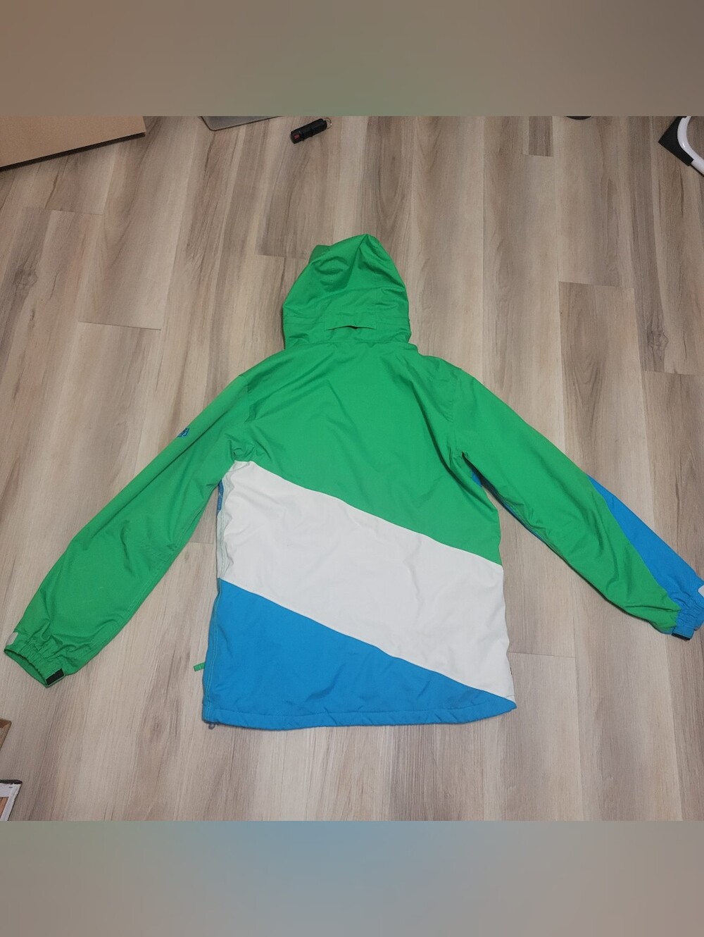 686 Waterproof Snowboarding Jacket - Picture 12 of 12